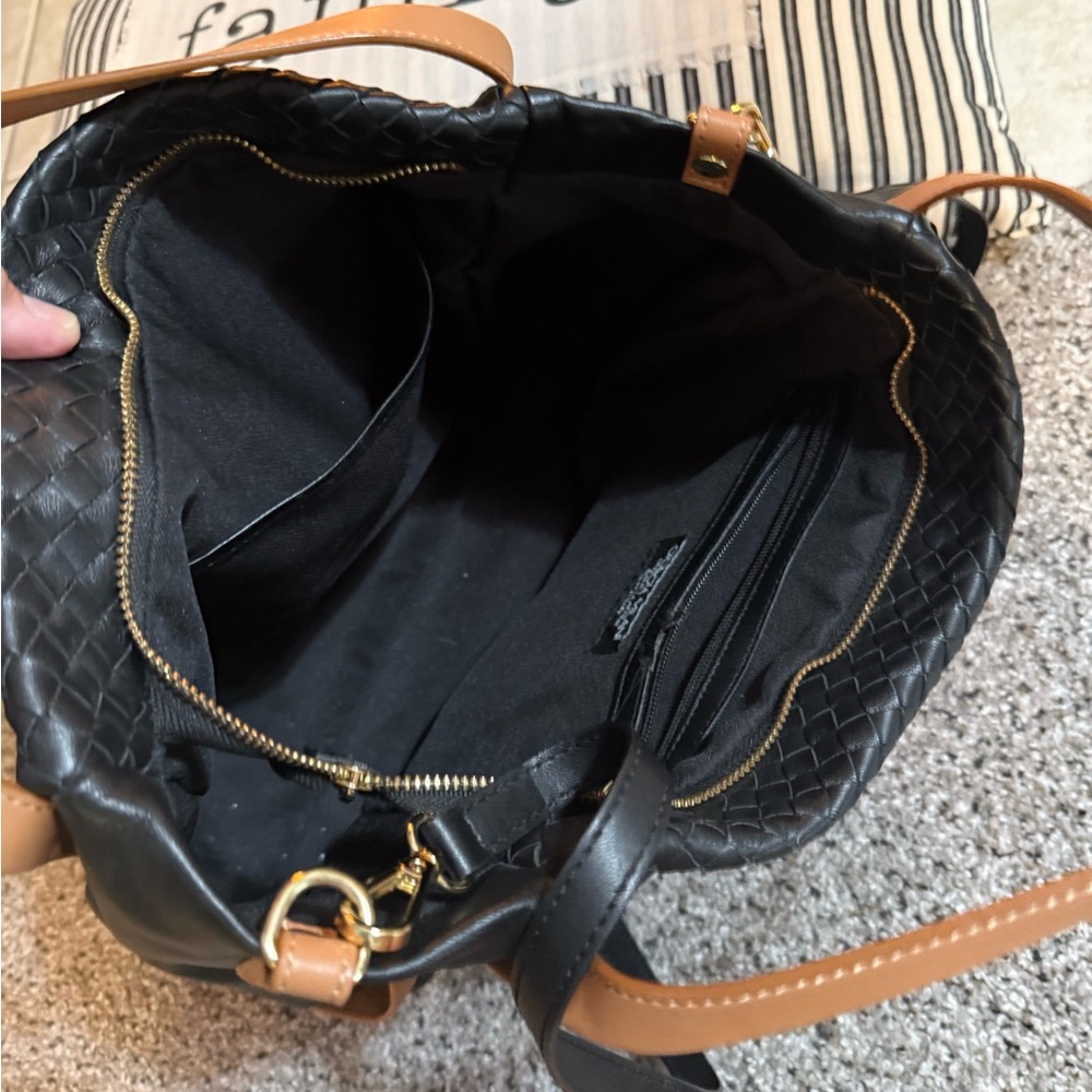 Giorgio Milani  Chic Black and Tan Woven Shoulder Bag - Picture 6 of 7